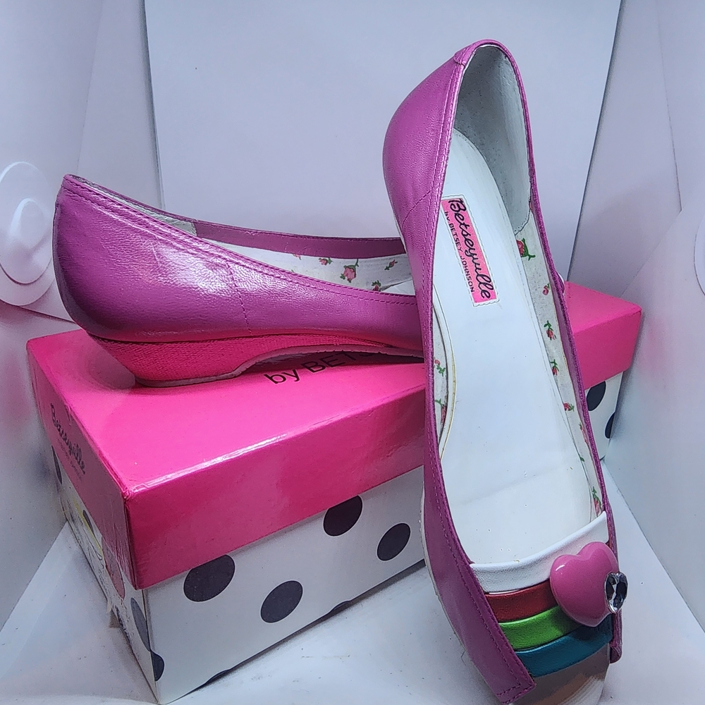 Betsey Johnson Size 8M Shoes Vidonia Fuschia Heart  Crystal Peep Toe Betseyville